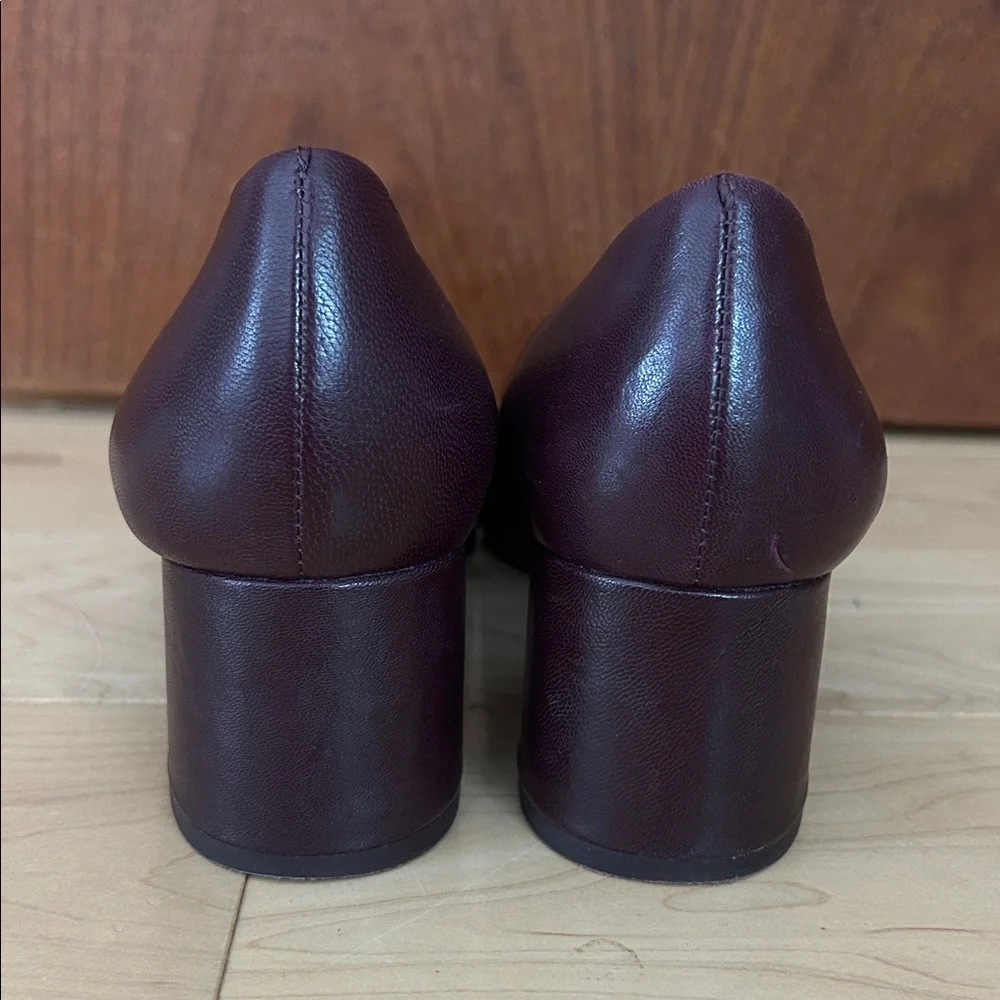 Tory Burch purple pumps with gold logo - Picture 4 of 11